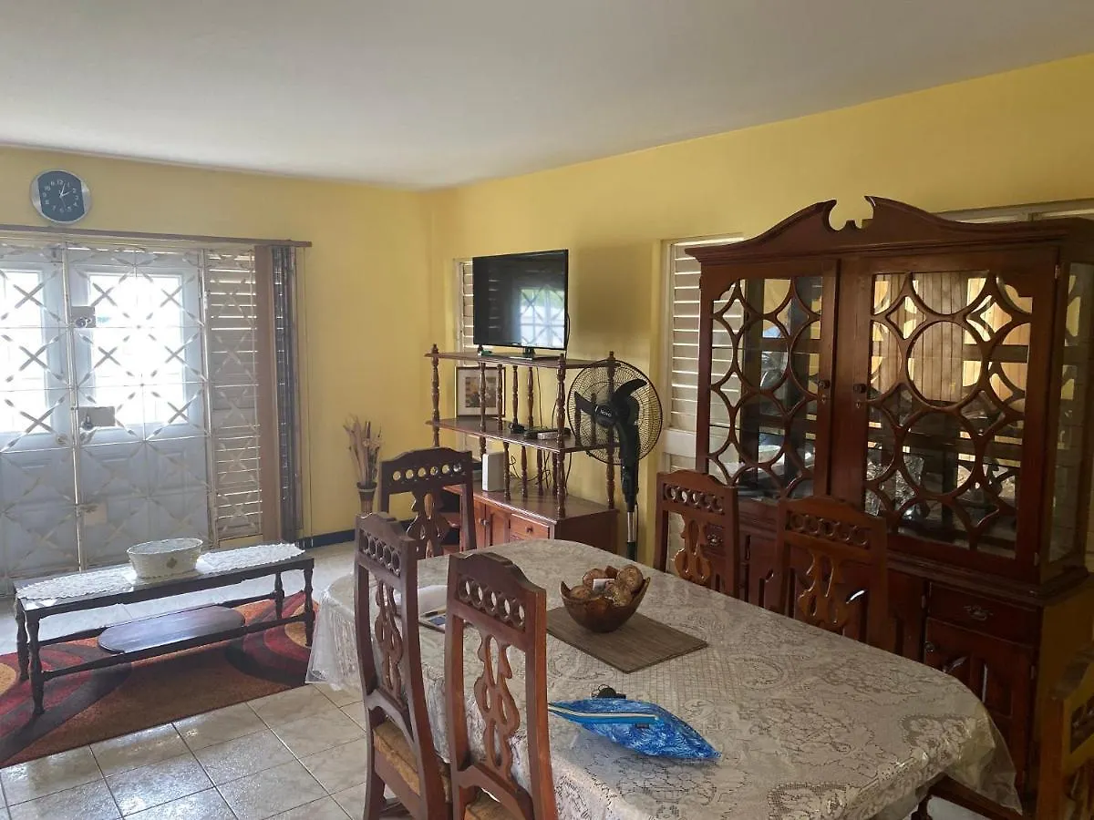 Apartment Finest Accommodation Renfrew Place 4-12 Renfrew Rd 2 Bedroom 2 Bat Apt # 15 New Kinston Jamaica Kingston