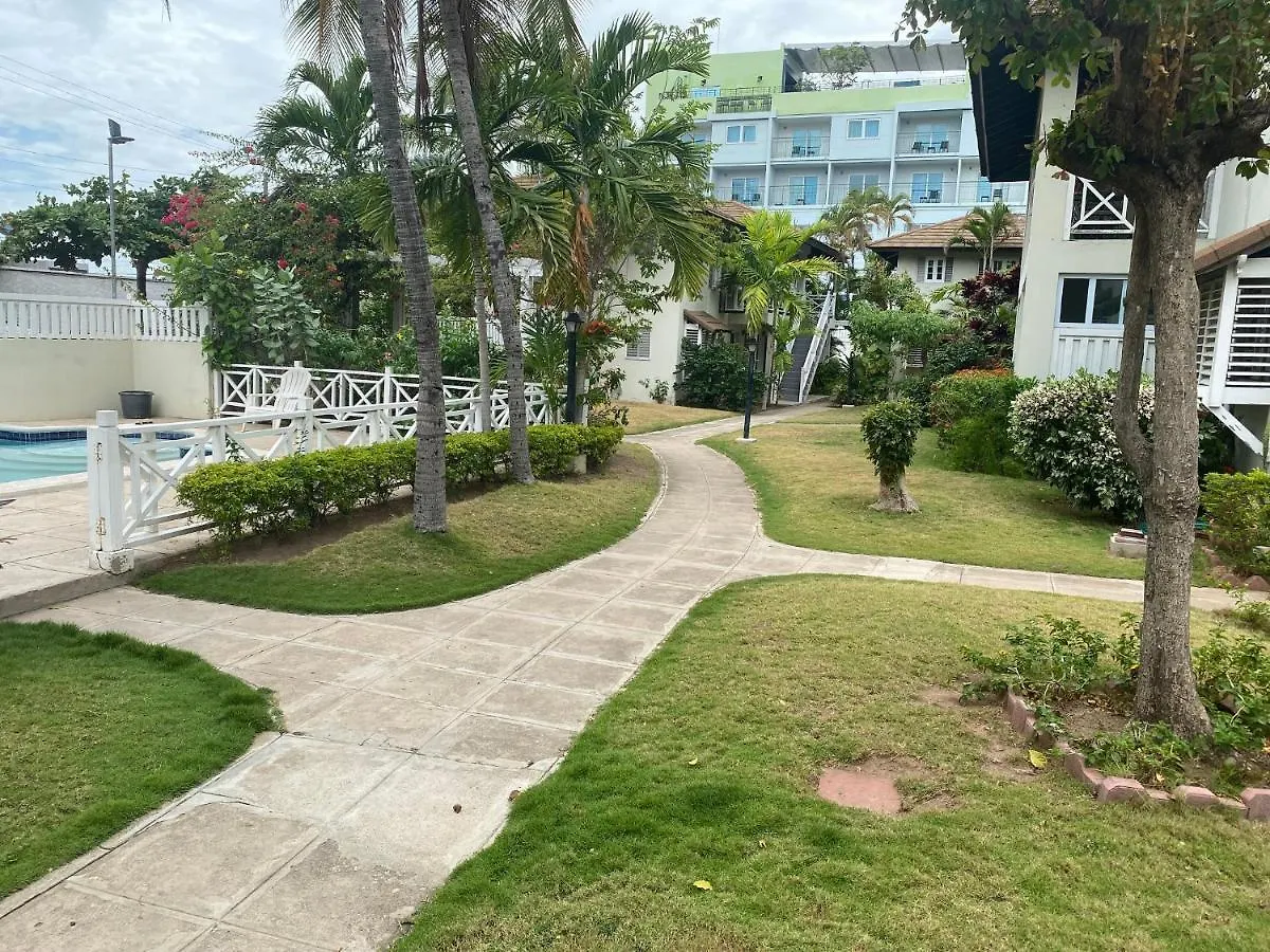 Finest Accommodation Renfrew Place 4-12 Renfrew Rd 2 Bedroom 2 Bat Apt # 15 New Kinston Jamaica Kingston Jamaica