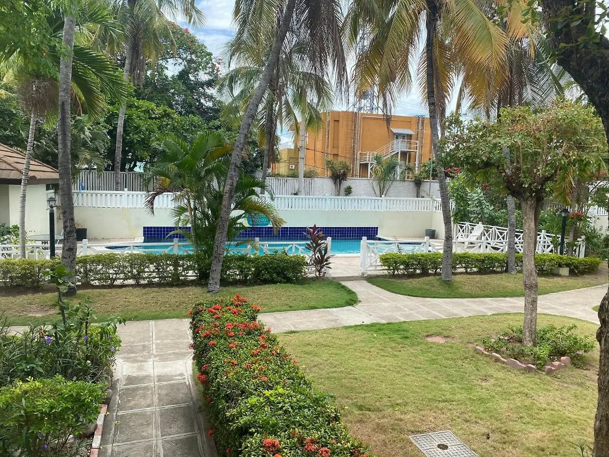 Finest Accommodation Renfrew Place 4-12 Renfrew Rd 2 Bedroom 2 Bat Apt # 15 New Kinston Jamaica Kingston