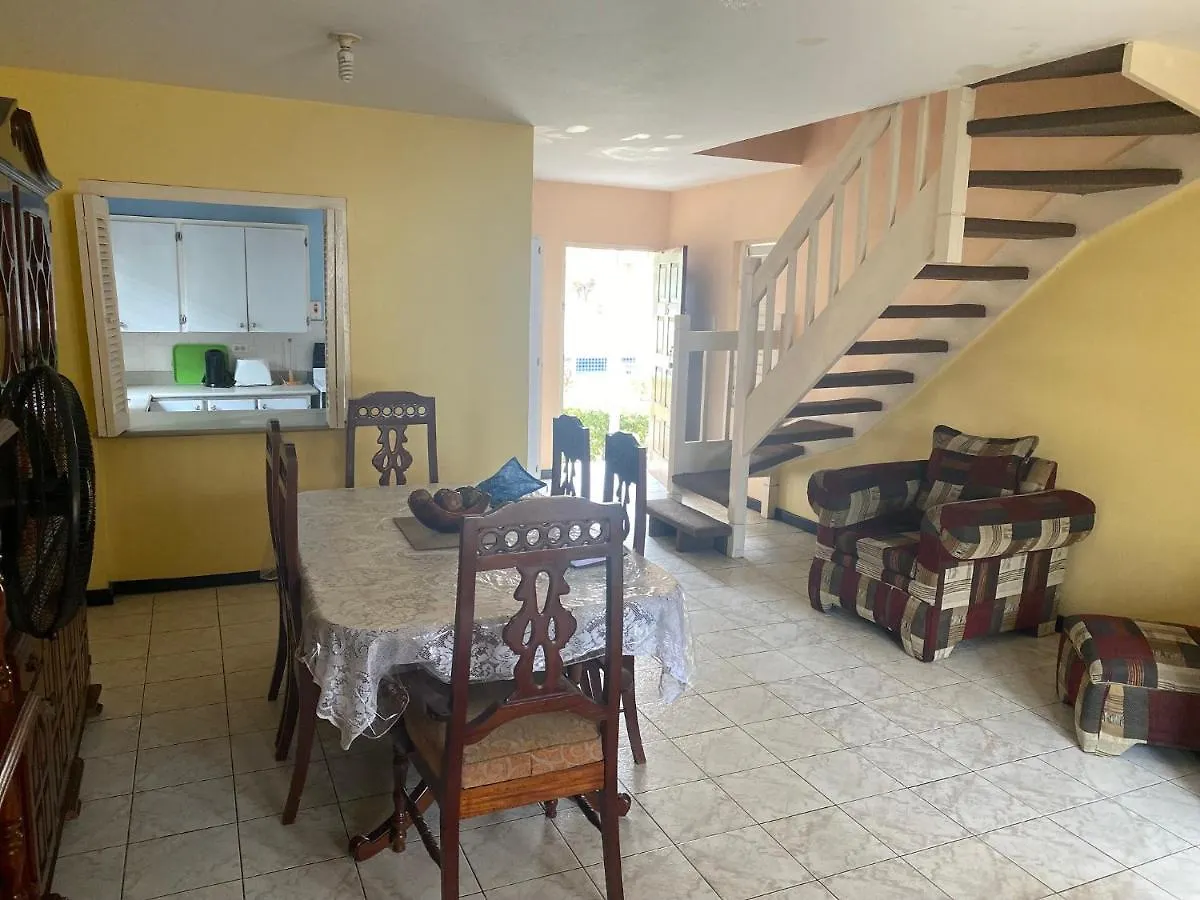 Finest Accommodation Renfrew Place 4-12 Renfrew Rd 2 Bedroom 2 Bat Apt # 15 New Kinston Jamaica Kingston Apartment