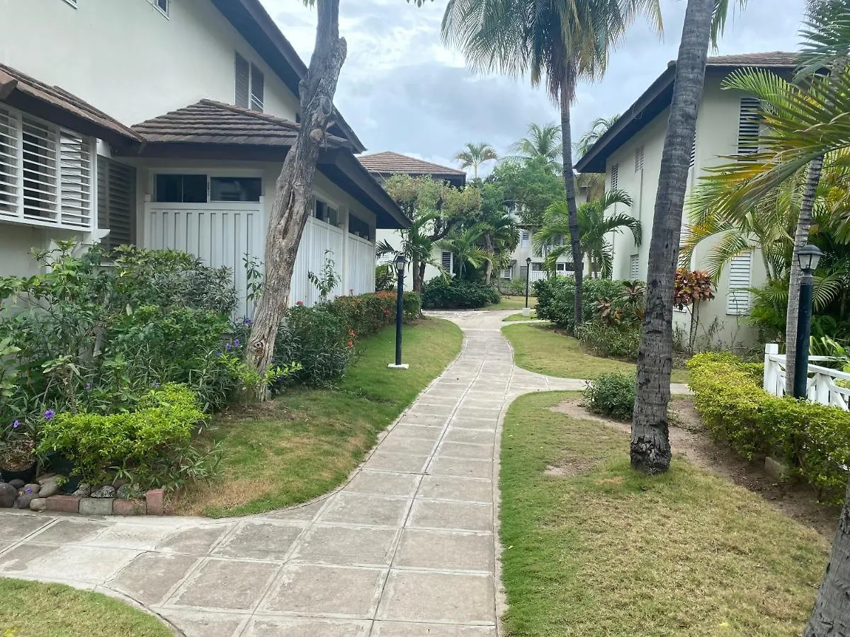 Finest Accommodation Renfrew Place 4-12 Renfrew Rd 2 Bedroom 2 Bat Apt # 15 New Kinston Jamaica Kingston Jamaica
