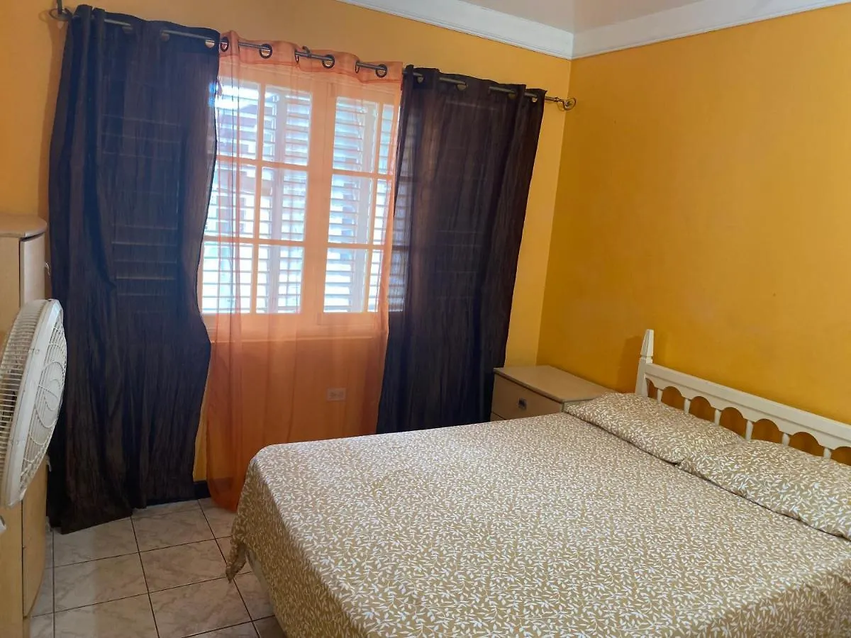 Finest Accommodation Renfrew Place 4-12 Renfrew Rd 2 Bedroom 2 Bat Apt # 15 New Kinston Jamaica Kingston 0*,
