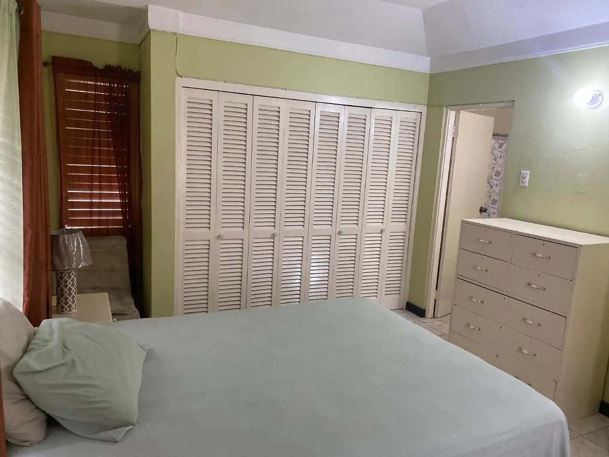 Apartment Finest Accommodation Renfrew Place 4-12 Renfrew Rd 2 Bedroom 2 Bat Apt # 15 New Kinston Jamaica Kingston Jamaica