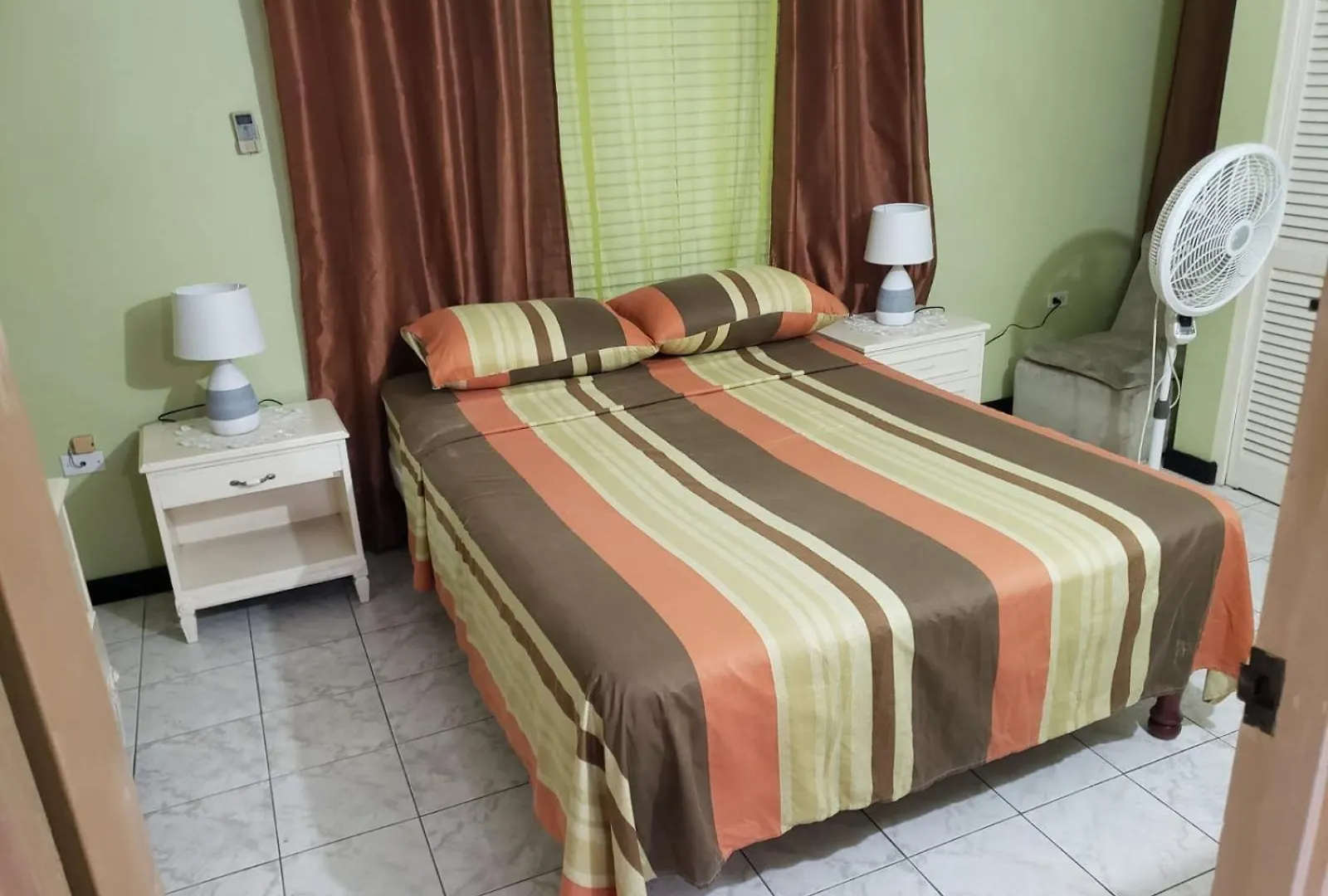 Apartment Finest Accommodation Renfrew Place 4-12 Renfrew Rd 2 Bedroom 2 Bat Apt # 15 New Kinston Jamaica Kingston