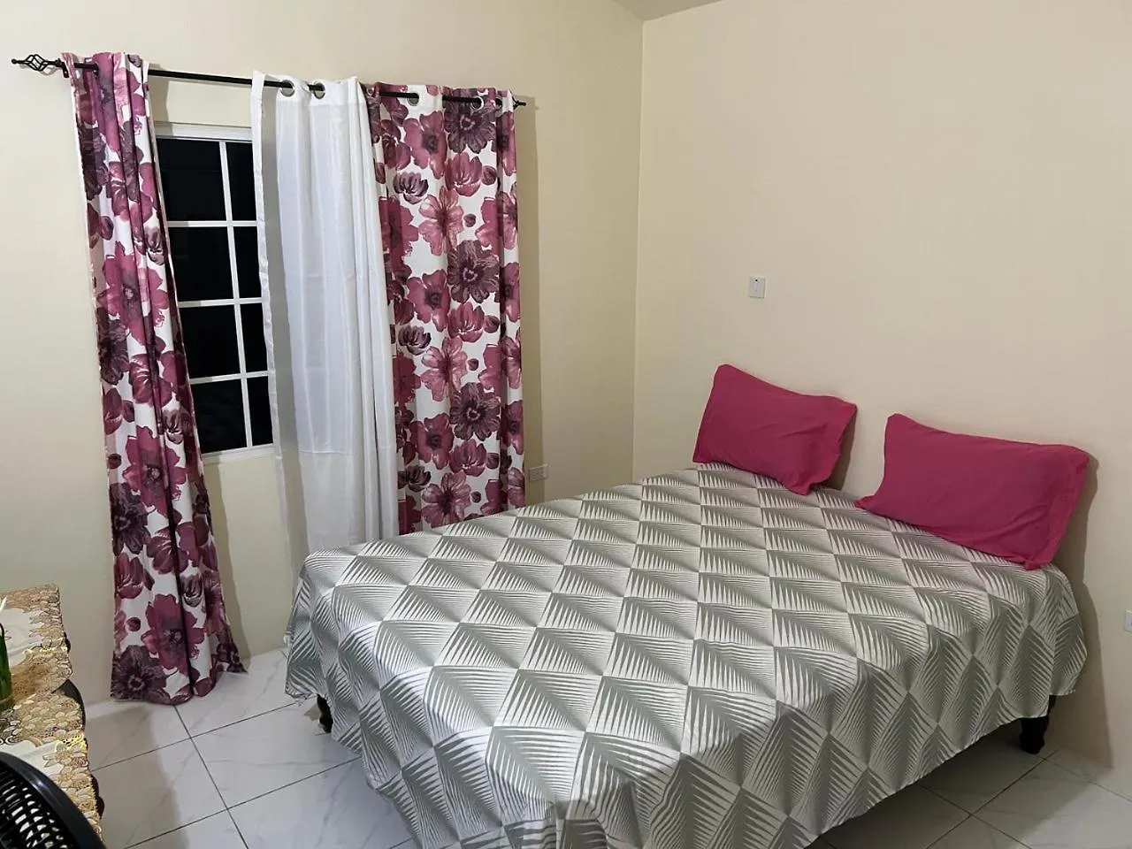 Finest Accommodation Renfrew Place 4-12 Renfrew Rd 2 Bedroom 2 Bat Apt # 15 New Kinston Jamaica Kingston Jamaica