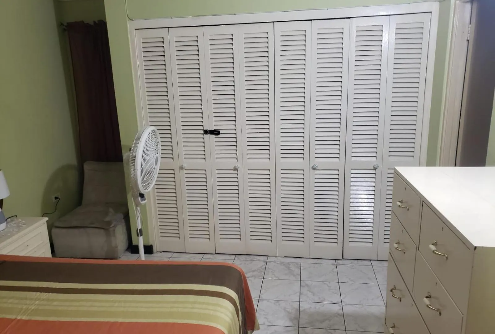 Finest Accommodation Renfrew Place 4-12 Renfrew Rd 2 Bedroom 2 Bat Apt # 15 New Kinston Jamaica Kingston Apartment