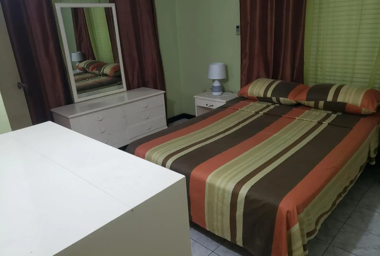 Finest Accommodation Renfrew Place 4-12 Renfrew Rd 2 Bedroom 2 Bat Apt # 15 New Kinston Jamaica Kingston 0*,  Jamaica