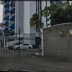Apartment At The Courtleigh Towers, Kingston