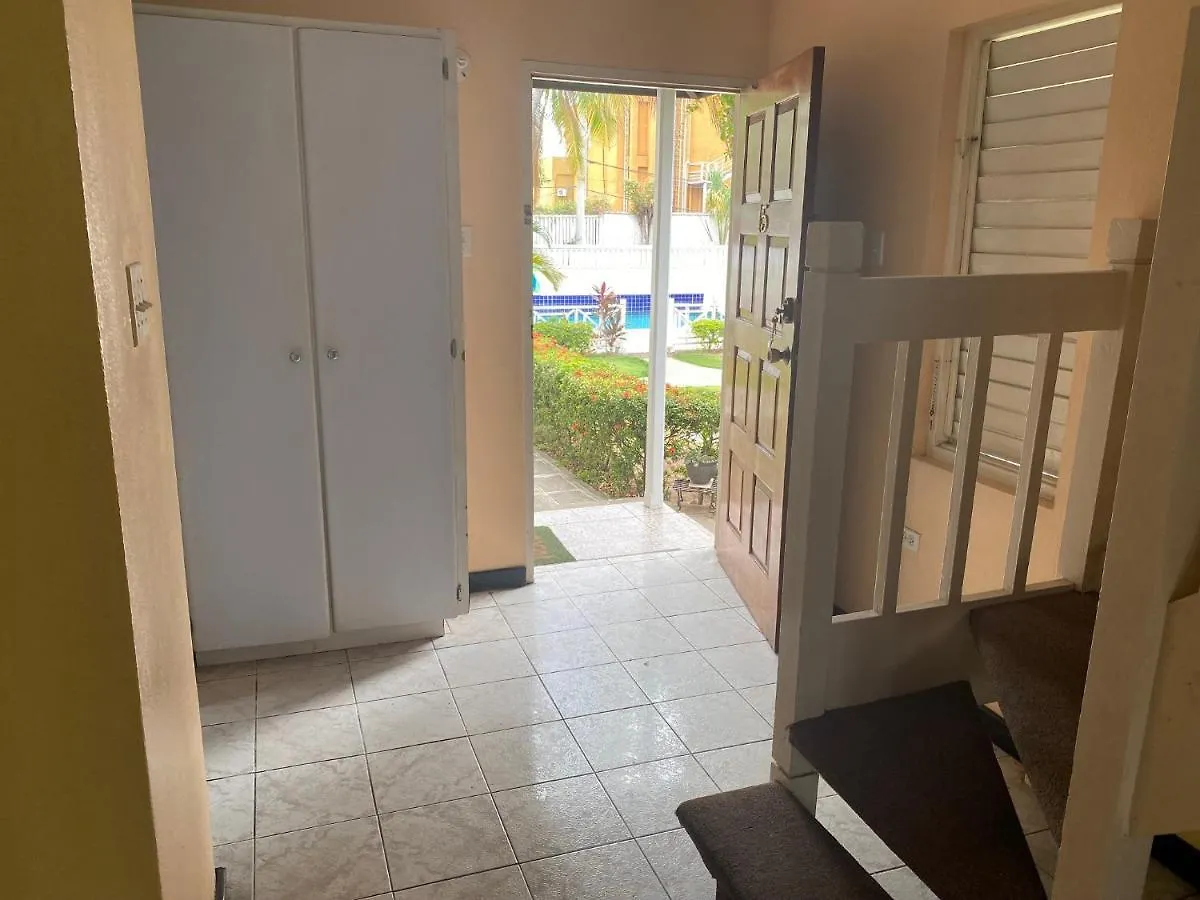 Finest Accommodation Renfrew Place 4-12 Renfrew Rd 2 Bedroom 2 Bat Apt # 15 New Kinston Jamaica Kingston Jamaica