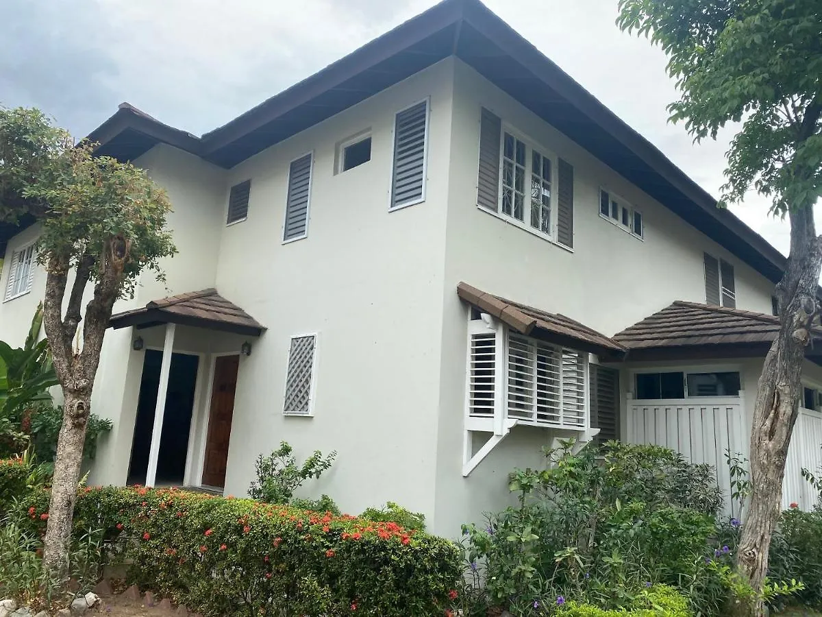 Finest Accommodation Renfrew Place 4-12 Renfrew Rd 2 Bedroom 2 Bat Apt # 15 New Kinston Jamaica Kingston 0*,  Jamaica
