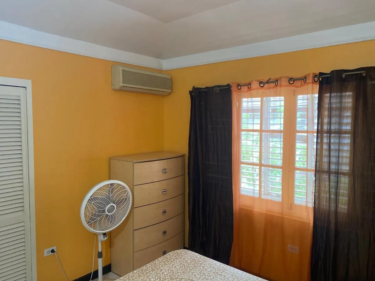 Apartment Finest Accommodation Renfrew Place 4-12 Renfrew Rd 2 Bedroom 2 Bat Apt # 15 New Kinston Jamaica Kingston